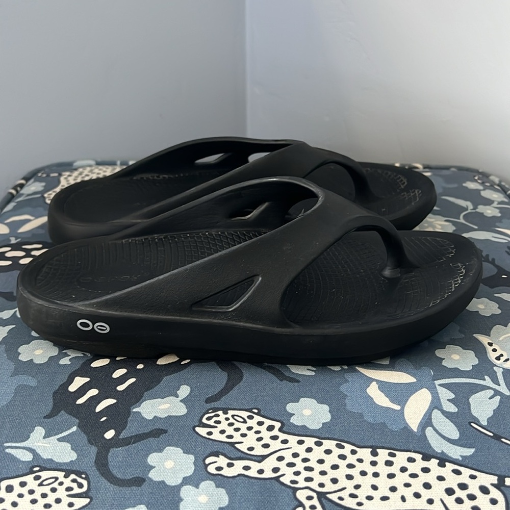 OOFOS Ooriginals Recovery Sandal/Flip Flop, M9/W11